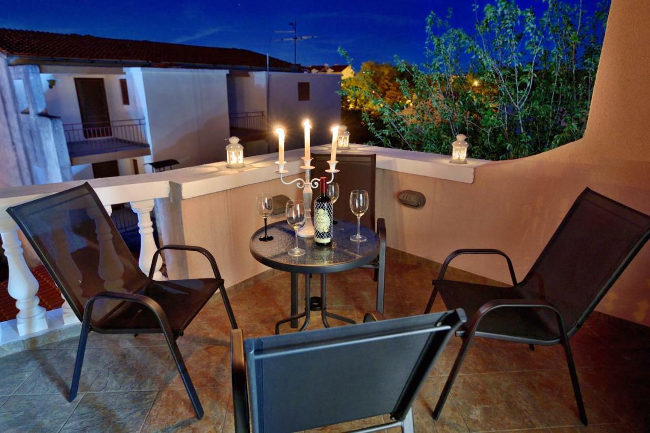 Apartmani Julija Vodice Exterior foto