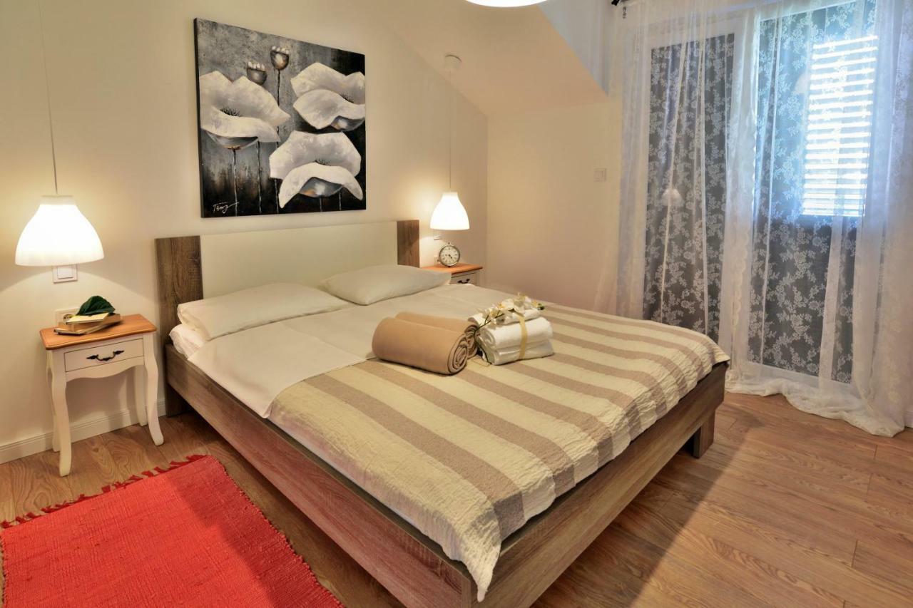 Apartmani Julija Vodice Exterior foto